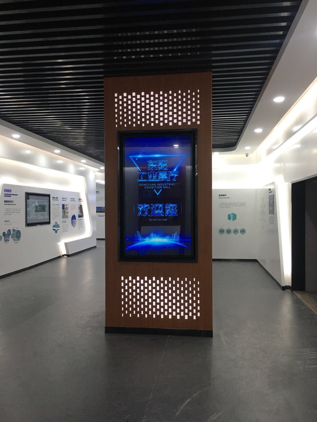 廣告機,室內廣告機行業(yè)未來的發(fā)展